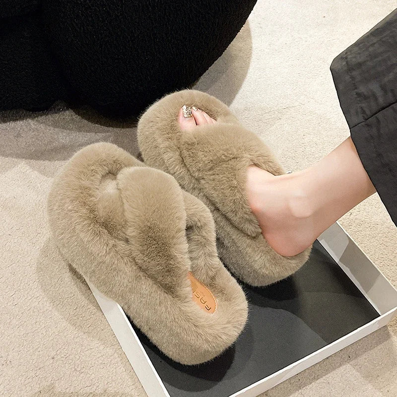 Women's Faux Fur Slippers - Luxury Fluffy Plush Indoor Slippers