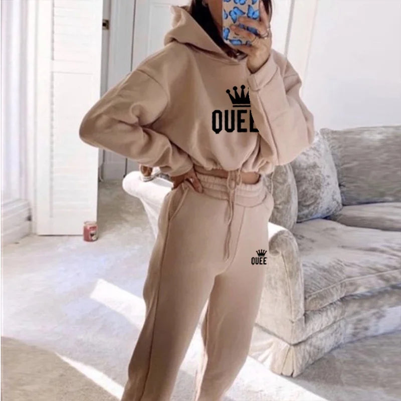 Women's Hooded "Queen" Print Sweater and Tracksuit Set - Stylish 2-Piece Athletic Outfit