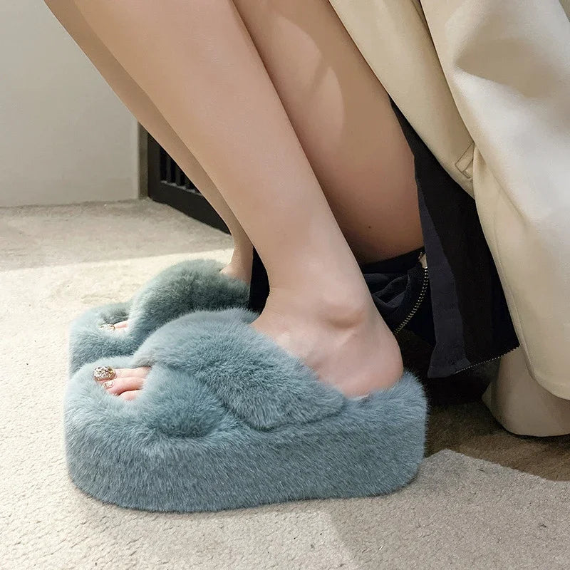 Women's Faux Fur Slippers - Luxury Fluffy Plush Indoor Slippers