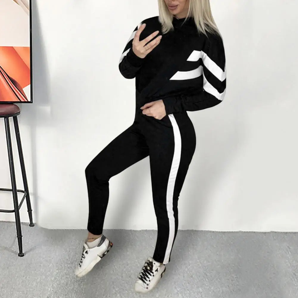 Women's 2-Piece Set: Long Sleeve Hoodie Sweatshirt & Elastic Waist Sweatpants