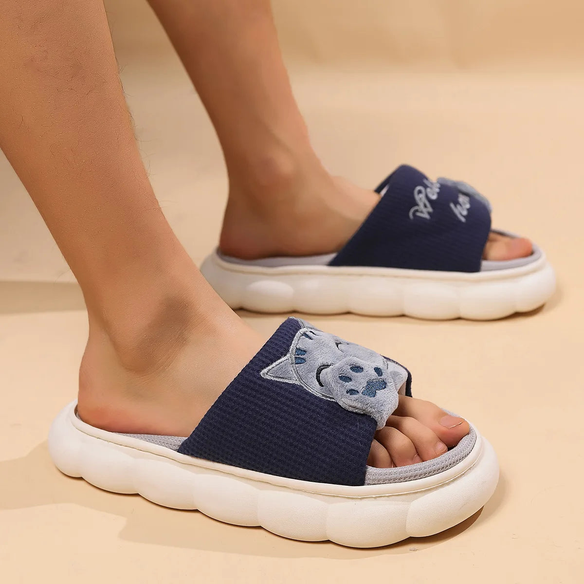Casual Women's Slippers with Cartoon Cat Design