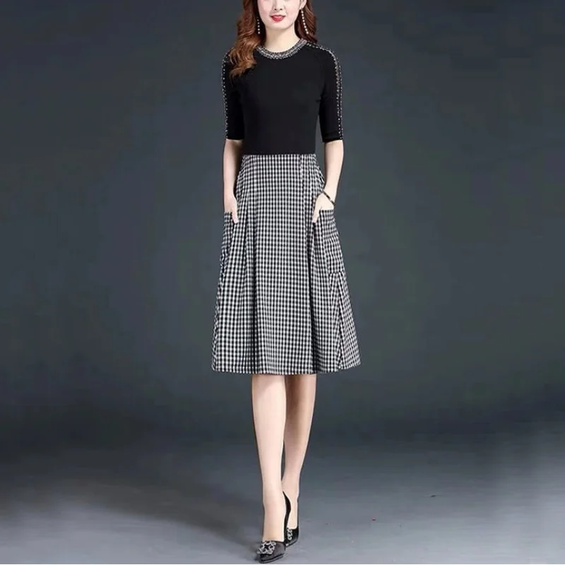 Women's Vintage Plaid Skirt with Elastic Waist - Classic & Stylish Women's Skirt