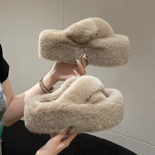 Women's Faux Fur Slippers - Luxury Fluffy Plush Indoor Slippers
