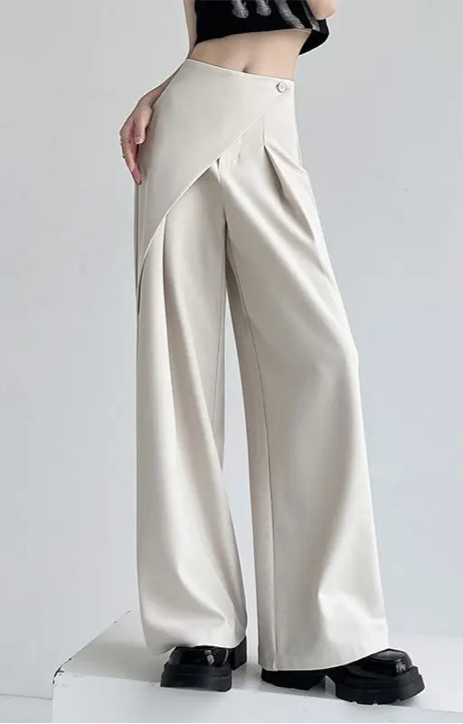 Beige wide-leg pants worn by a person on a white background with text in Chinese.
