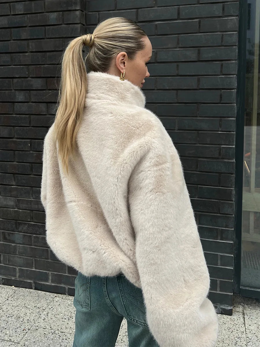 Women's Faux Fur Jacket - Oversized Zipper Front, Plush & Fluffy Warm Coat with Stand-Up Collar