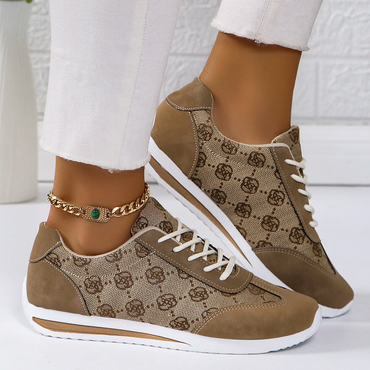 Women's Casual Lace-Up Walking Sneakers – Comfortable and Versatile Flat Design