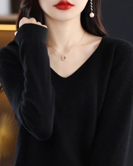 Women's Loose V-Neck Sweater Made of Pure Wool