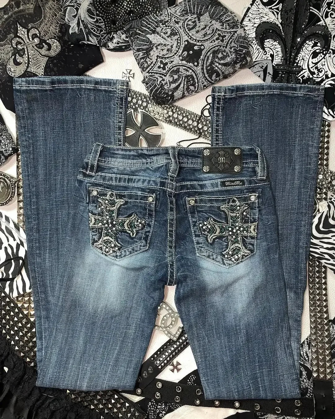 Stylish Women's High-Waisted Embroidered Jeans - Trendy & Comfortable Fit