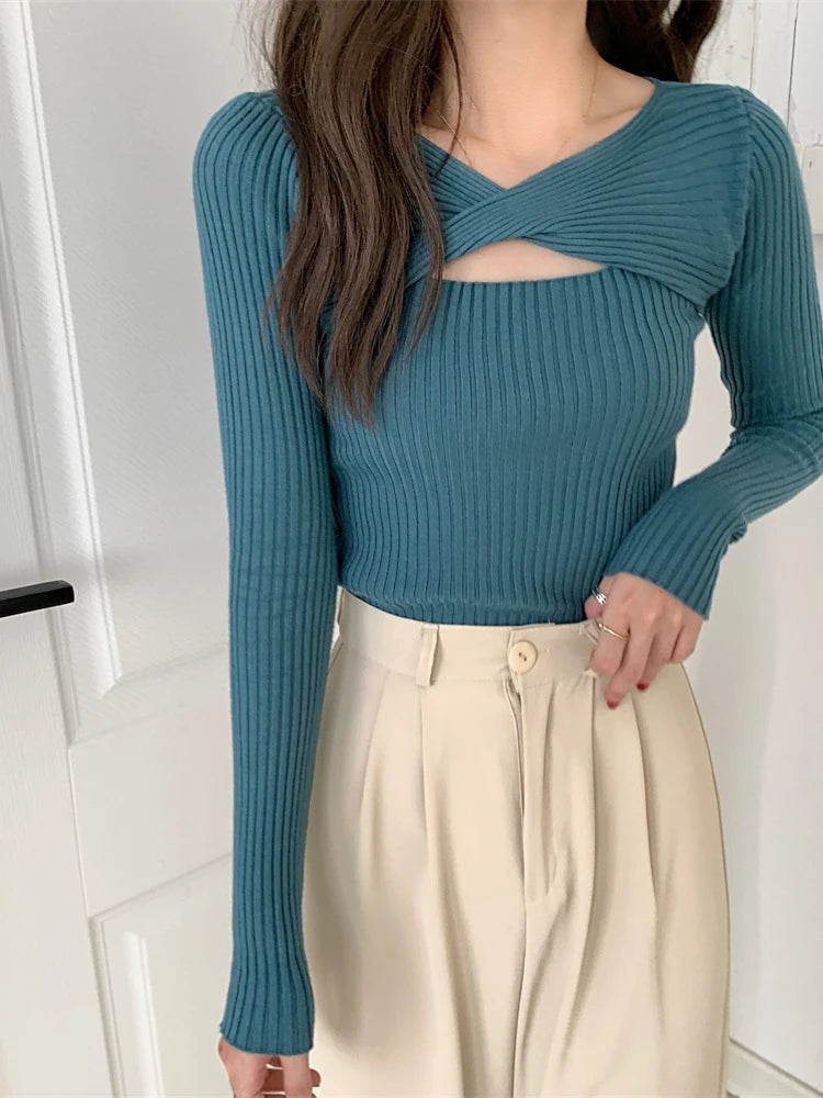 Women's Slim Fit Sweater - Chic Long-Sleeve Knitted Pullover