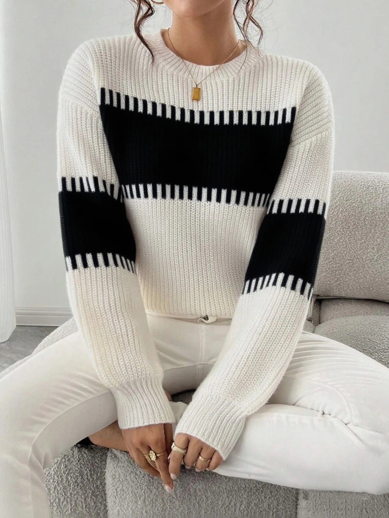 Women's Knit Sweater Top, Round Neck, Casual & Elegant
