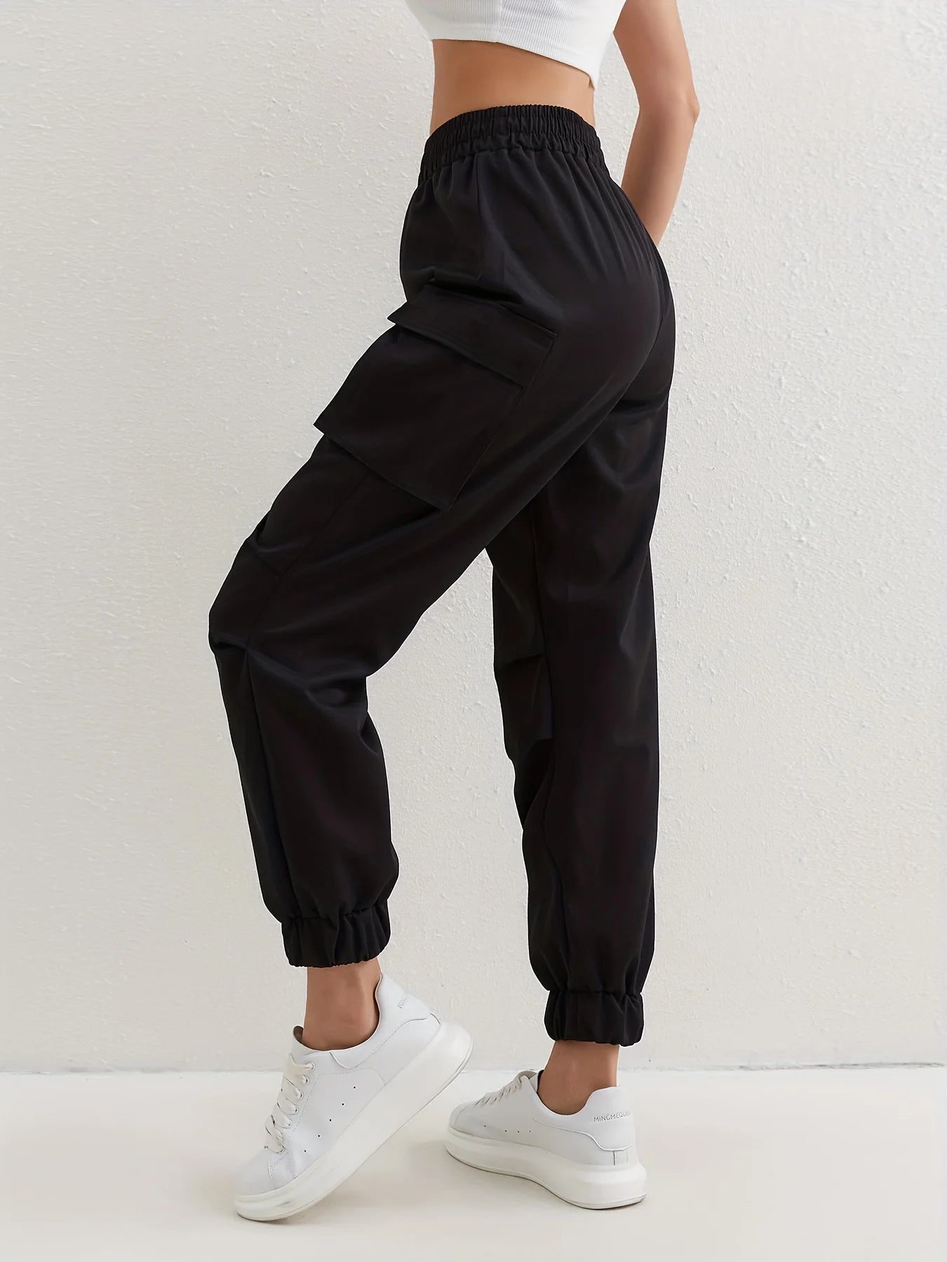 Women's Relaxed Fit Cargo Pants with Elastic Waist and Multiple Pockets