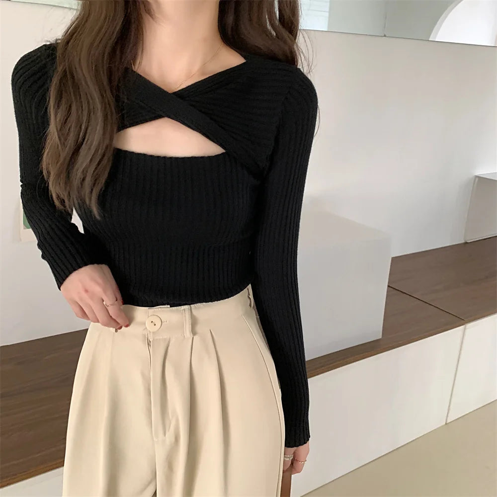 Women's Slim Fit Sweater - Chic Long-Sleeve Knitted Pullover