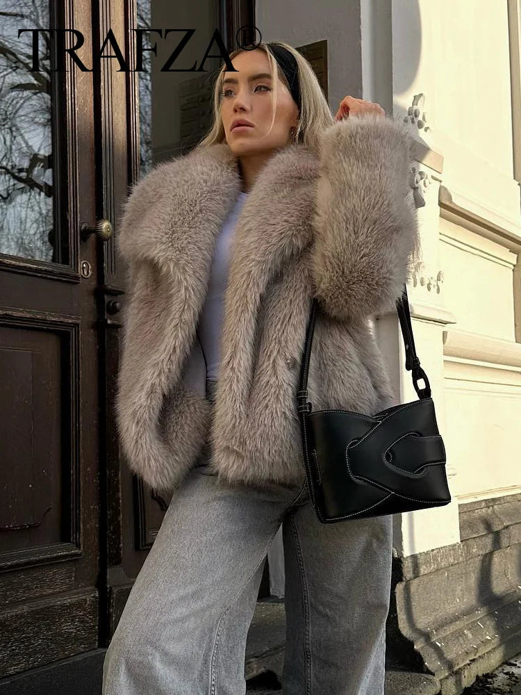 TRAFZA Women's Vintage Style Cropped Faux Fur Jacket - Elegant Loose Long Sleeve Coat - Thick and Warm Outerwear