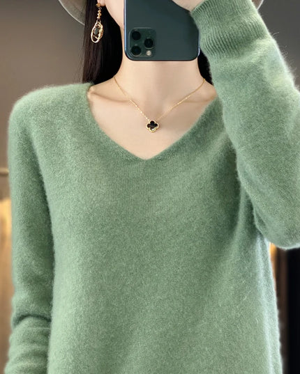Women's Loose V-Neck Sweater Made of Pure Wool