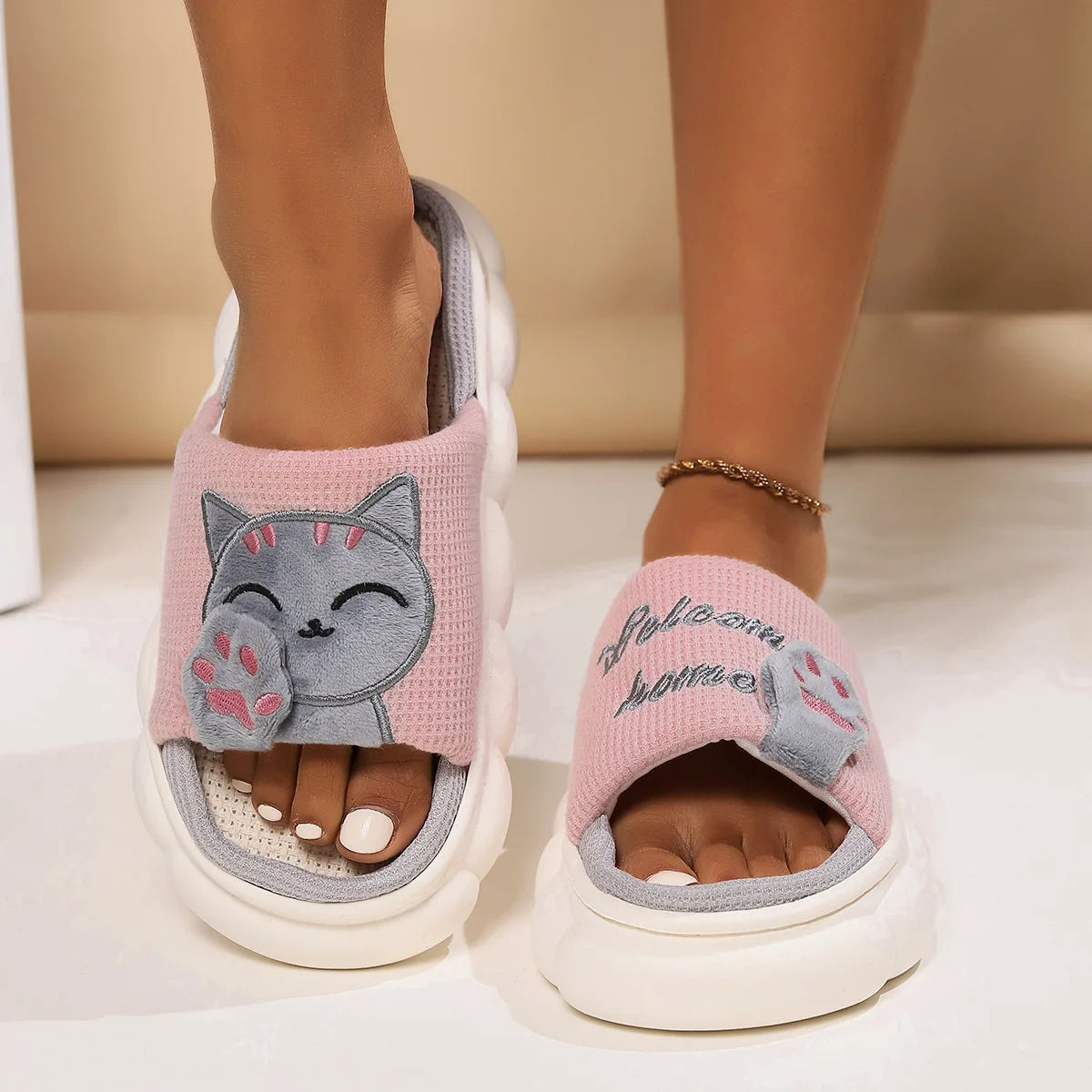 Casual Women's Slippers with Cartoon Cat Design