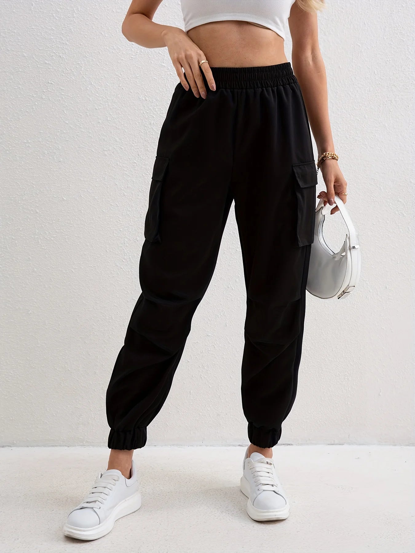 Women's Relaxed Fit Cargo Pants with Elastic Waist and Multiple Pockets