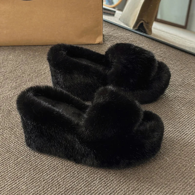 Women's Faux Fur Slippers - Luxury Fluffy Plush Indoor Slippers