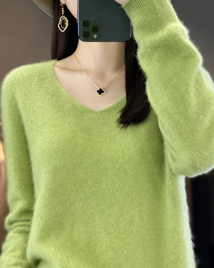 Women's Loose V-Neck Sweater Made of Pure Wool