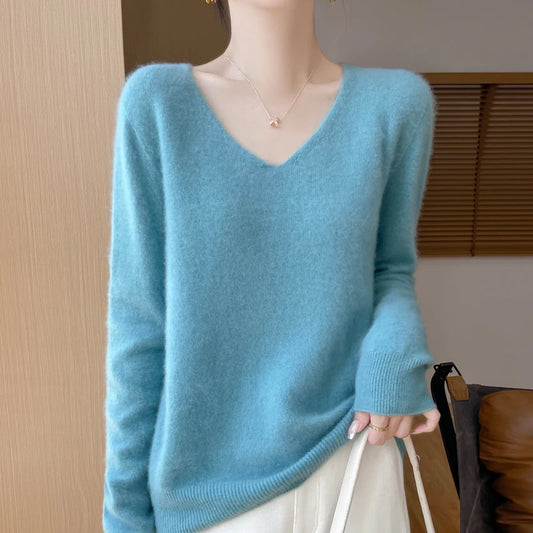 Women's Loose V-Neck Sweater Made of Pure Wool