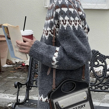 Unisex Loose Fit Stylish Knit Sweater - Casual Warm Knitwear for Men