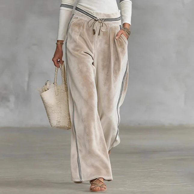 Women's Velvet 2-Piece Set - Turtleneck Pullover Sweater & Wide-Leg Trousers