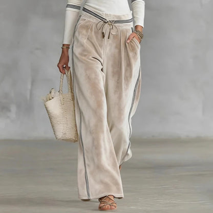 Women's Velvet 2-Piece Set - Turtleneck Pullover Sweater & Wide-Leg Trousers
