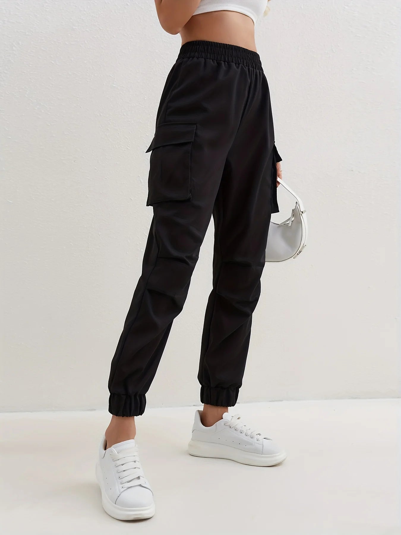 Women's Relaxed Fit Cargo Pants with Elastic Waist and Multiple Pockets