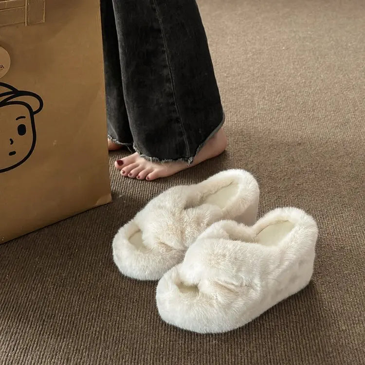 Women's Faux Fur Slippers - Luxury Fluffy Plush Indoor Slippers