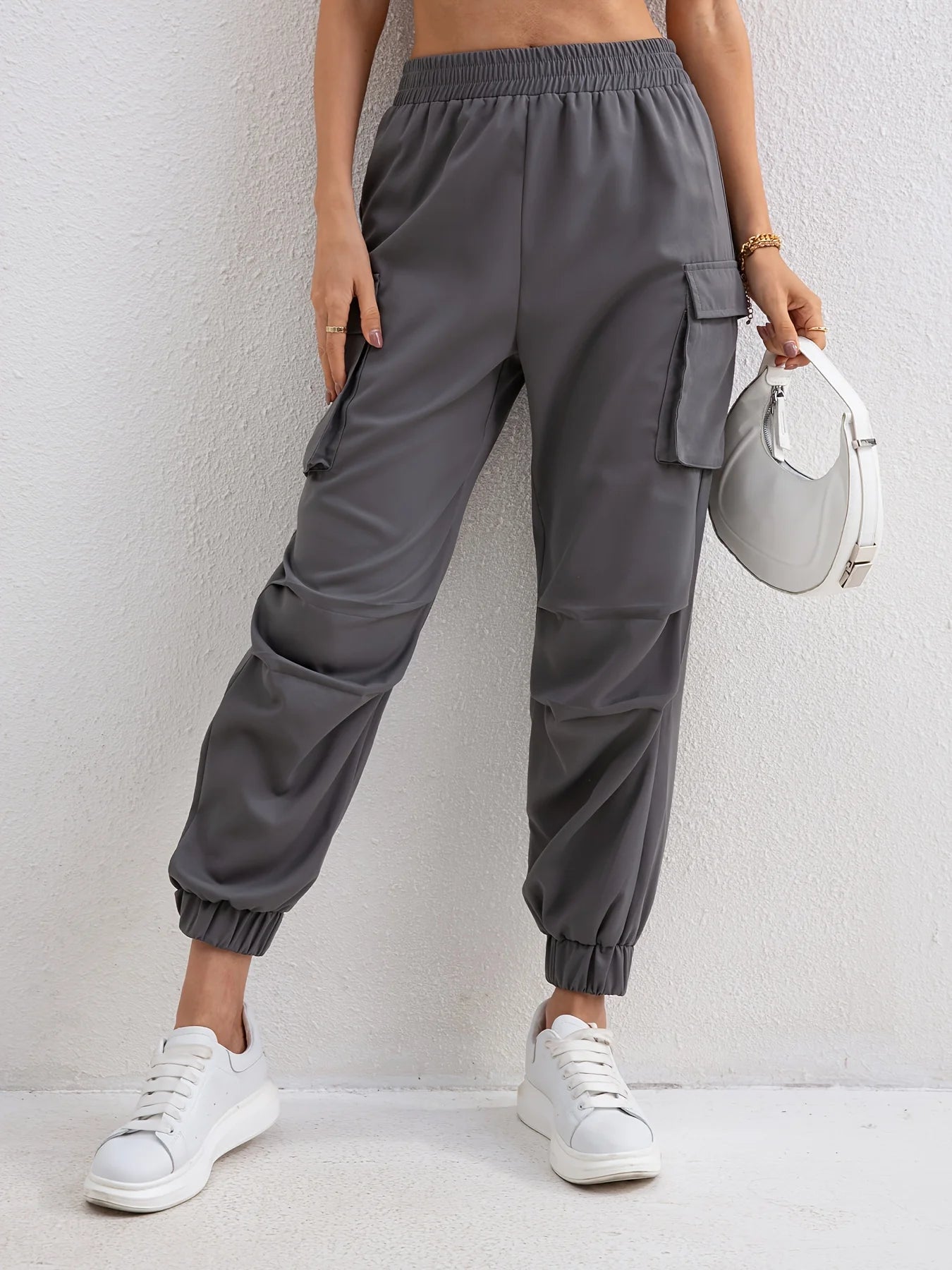 Women's Relaxed Fit Cargo Pants with Elastic Waist and Multiple Pockets