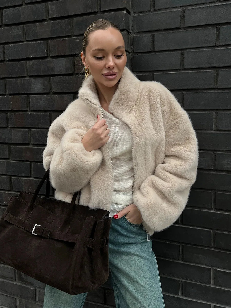 Women's Faux Fur Jacket - Oversized Zipper Front, Plush & Fluffy Warm Coat with Stand-Up Collar