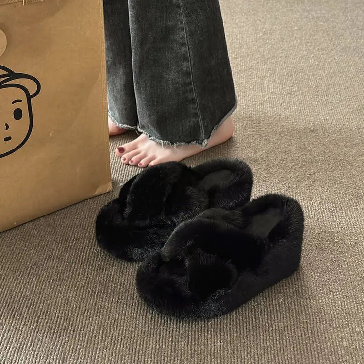 Women's Faux Fur Slippers - Luxury Fluffy Plush Indoor Slippers