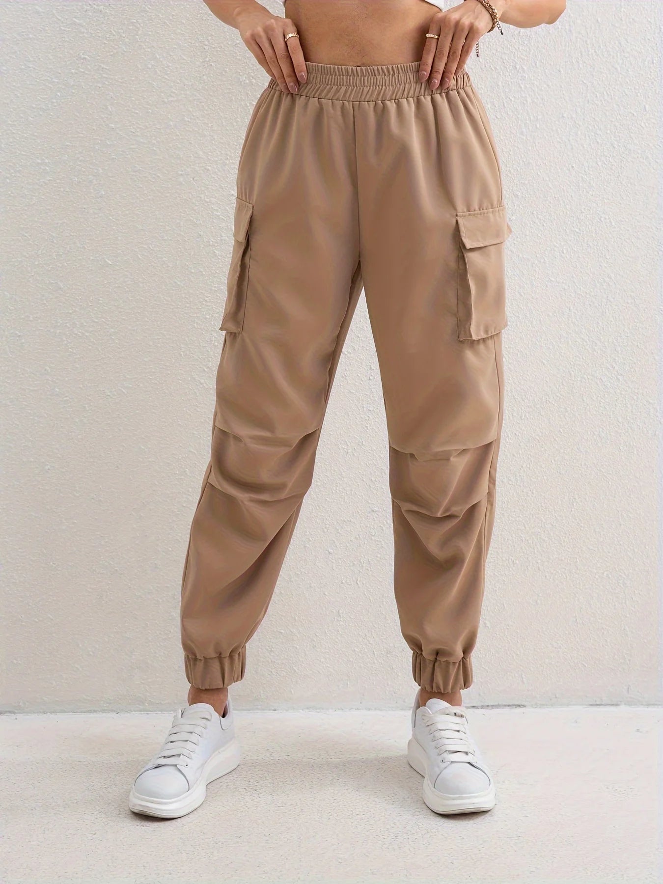 Women's Relaxed Fit Cargo Pants with Elastic Waist and Multiple Pockets