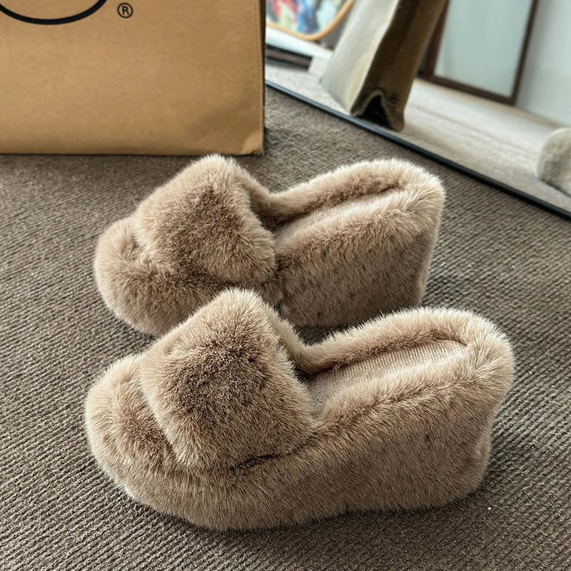 Women's Faux Fur Slippers - Luxury Fluffy Plush Indoor Slippers
